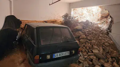 Gaziantep'te şiddetli yağışlar bir binanın duvarını yıktı
