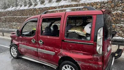 Uşak'ta hafif ticari araç bariyere çarptı : 6 yaralı