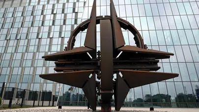 Irak'taki tüm NATO birlikleri ülkeden çekildi