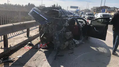 Balıkesir'de kaza : Refüje çarpan araç karşı şeride savruldu