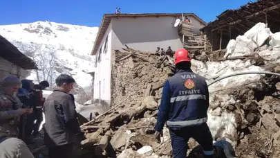 Van'da duvar çöktü : Kuzular altında kaldı