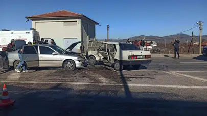 Konya Seydişehir'de otomobiller çarpıştı : 2 yaralı