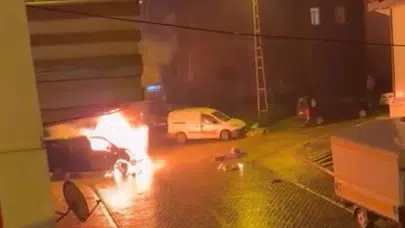 Başakşehir'de bir araç alevlere teslim oldu