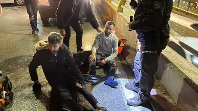 Aksaray'da motosiklet, otomobile arkadan çarptı : 1'i ağır 2 yaralı