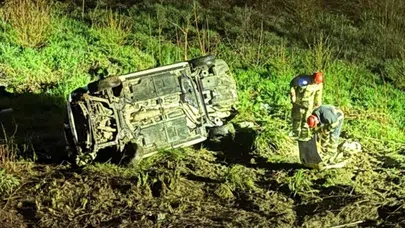 Düzce'de otomobil şarampole yuvarlandı : 2 kişi yaralandı