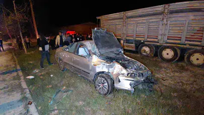 Bolu'da iki araç çarpışarak takla attı : 4 kişi yaralandı