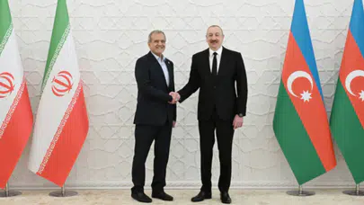 İran Cumhurbaşkanı Pezeşkiyan, Azerbaycan Cumhurbaşkanı Aliyev ile görüştü
