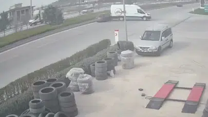 Konya'da sürücüsüz minibüs yola çıktı, seyir halindeki araçların arasına daldı