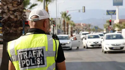 Bursa'da motosiklet üzerine uzandı , 200 bin TL ceza yazıldı