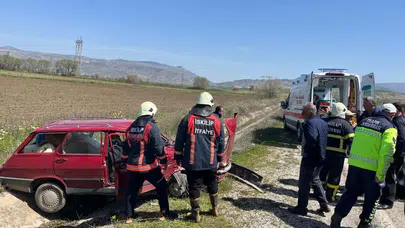 Çorum'da iki otomobilin çarpışması sonucu 3 kişi yaralandı