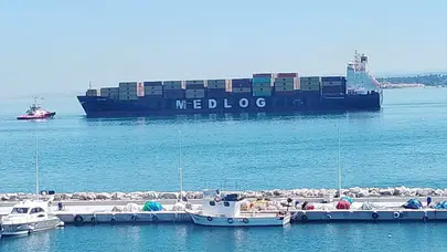 Çanakkale Boğazı'nda arızalanan konteyner gemisi güvenli bölgeye çekildi