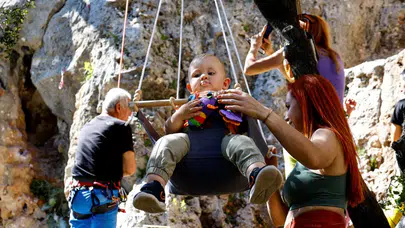 Antalya’da dağcı çift 15 aylık bebekleriyle 6 zirveye tırmandı