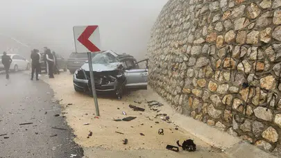 Antalya'da otomobil ve tır çarpıştı : 1 kişi öldü, 3 kişi yaralandı