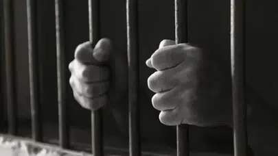 İskenderun'da satırlı saldırı dehşeti : 1'i ağır 3 kişi yaralandı