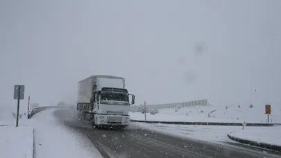 Tokat - Sivas kara yolunda kar : 30 santimetreye çıktı