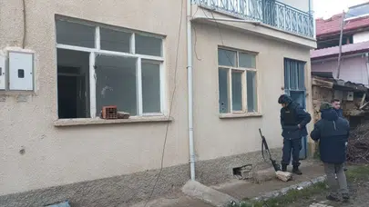 Isparta’da köyü ayağa kaldıran gece ! 3 evi yaktı , teslim olmamak için kurşun yağdırdı