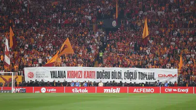 İletişim Başkanı Duran : Yeşil sahada açılan bu pankartlar, dijital dünyadaki güvenliğimiz için birer mesaj