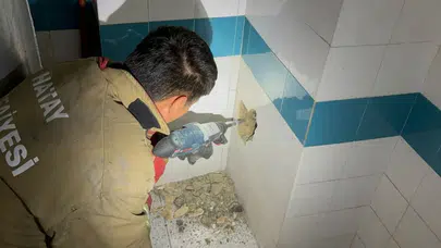 Hatay'da bacaya düşen yavru kedi için yoğun mesai