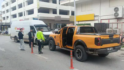 Antalya'da bir şahıs kaza için polis çağırdı, hatalı parktan ceza yedi