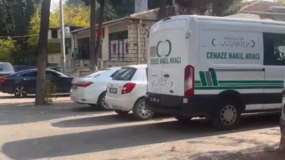 Gaziantep’te otomobil tıra arkadan çarptı : Baba ve oğlu hayatını kaybetti