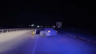 Kastamonu'da otomobil bariyerlere çarptı : 1'i çocuk 3 kişi yaralandı