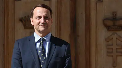 Bakan Sikorski : Yalnızca Filistinli sivilleri değil, kendi rehinelerini bile öldürdüler