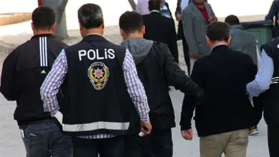 Bursa'da anahtarı üzerinde unutulan kargo aracını çalan 2 şüpheli yakalandı