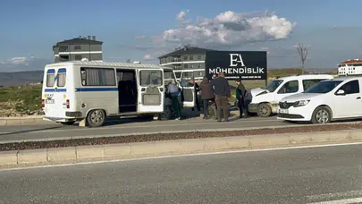 Eskişehir'de 3 araçlı zincirleme kaza : 1'i çocuk 4 yaralı