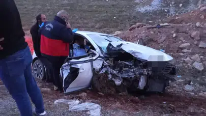 Van'da otomobil şarampole yuvarlandı : 2'si çocuk 5 yaralı