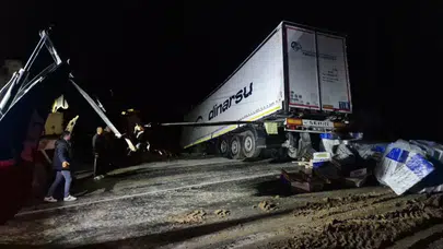 Çorum'da tır devrildi : Ankara - Tokat karayolu ulaşıma kapandı
