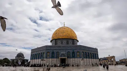 Mescid-i Aksa 41 gün sonra ibadete açıldı