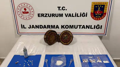 Erzurum'da jandarmadan dev operasyon : Uyuşturucu sevkiyatından altın işlemeli Tevrat çıktı!