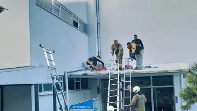 Esenyurt’ta panik anları : 4 el silah sesi sonrası kadın 6. kattan atladı