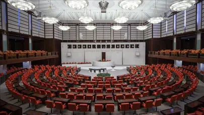 Milletvekilleri tartıştı , mecliste tansiyon yükseldi