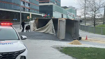Sarıyer'de hafriyat kamyonu devrildi : Şoför yaralandı