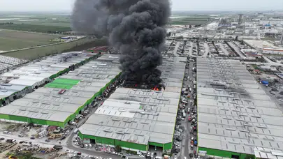 Adana'da geri dönüşüm fabrikasında yangın çıktı