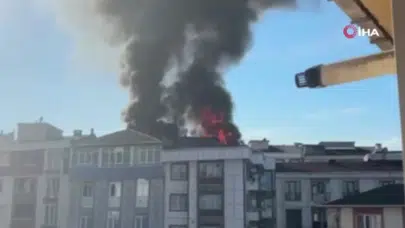 Esenyurt'ta binanın çatısında yangın çıktı : Alevler diğer binalar sıçradı !
