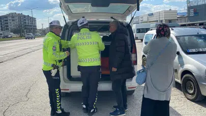 Bolu'da ters yönden gelen otomobil, motosiklete çarptı : Yola savrulan sürücü yaralandı
