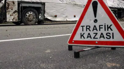 Samsun'da yağmurlu havada kontrolden çıkan tır yoldan çıktı