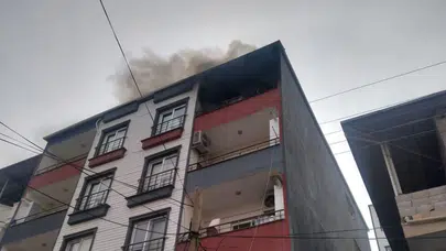 Hatay Kırıkhan'da apartman dairesi alevlere teslim oldu