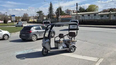 Eskişehir'de ters yöne giren elektrikli araç otomobille çarpıştı