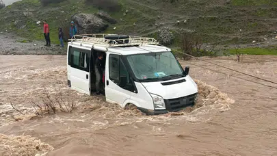 Siirt'te acı olay : Kalp krizi geçiren kadın selde mahsur kalarak hayatını kaybetti