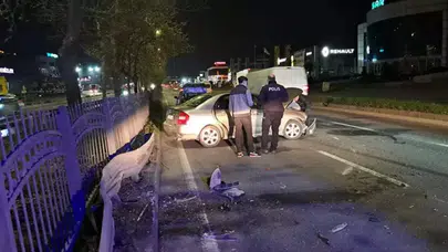 Samsun'da otomobil bariyerlere çarptı : 2 yaralı
