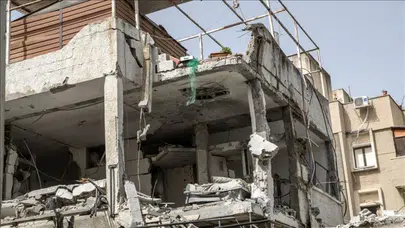 İran’dan Tel Aviv’e misilleme : 5 şehirde 15 noktaya füze parçaları düştü