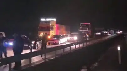 Erzurum'da jandarma aracının da karıştığı zincirleme kazada 2 asker yaralandı