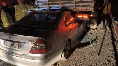 Kırıkkale'de otomobil, tıra ok gibi saplandı : Muhtar ağır yaralandı