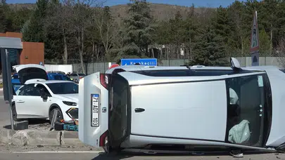 Kırıkkale’de korkutan kaza : İki otomobil çarpıştı, bir araç devrildi!