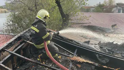 Muğla'da bir işletmenin çatı katında korkutan yangın