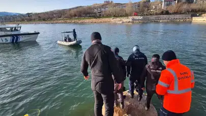 Van Gölü’nde kaybolan 17 yaşındaki Boran Öner’in cansız bedeni bulundu