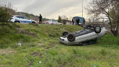 Kayseri'de babasının aracını çalan 16 yaşındaki çocuk kaza yaptı : 2 yaralı